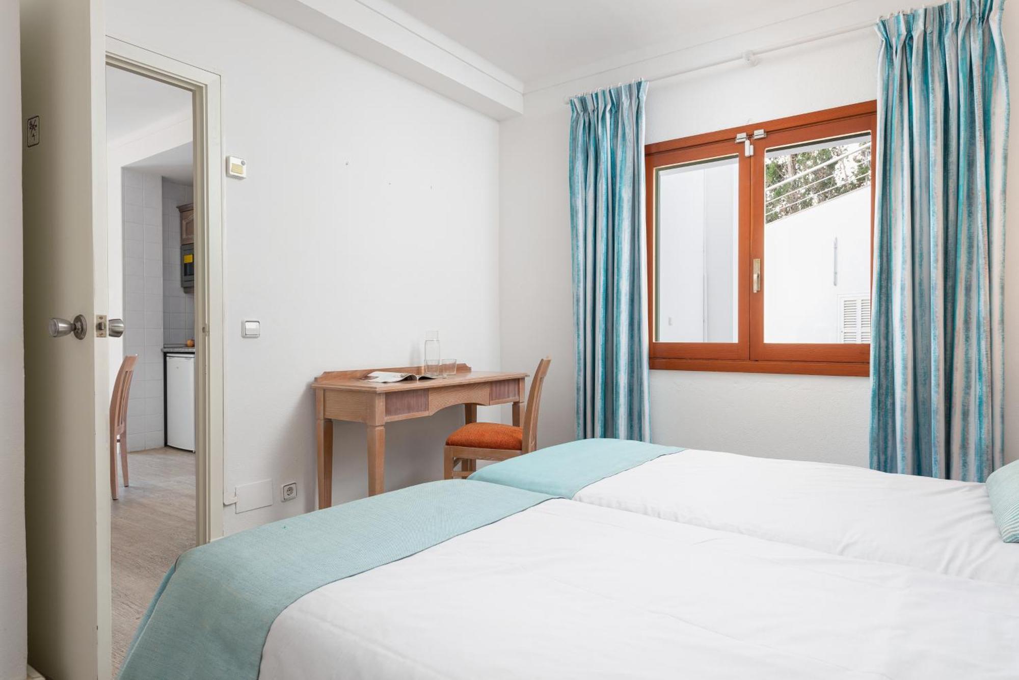 Apartamentos Playa Marina Cala Ferrera  Exterior photo